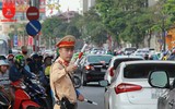 Người dân ùn ùn quay lại Hà Nội sau kỳ nghỉ lễ